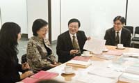 Prof. Yi Hong (2nd from left), President of Southeast University meets with Prof. Ho Puay-peng (1st from left), Chairman of the Department of Architecture.